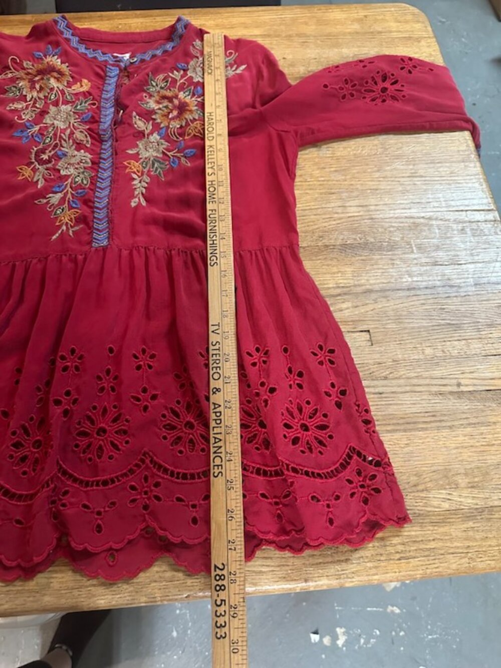 JOHNNY WAS Tunic Top R-MONA TIERED Embroidered/Eyelet RED SILK M Scalloped - Picture 8 of 11